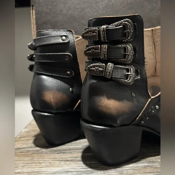 Freebirds Black Studded Ankle Booties NIB NWT - Picture 5 of 8
